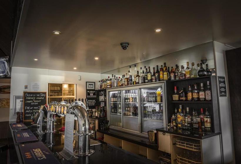 Lake Hawea Hostel 11