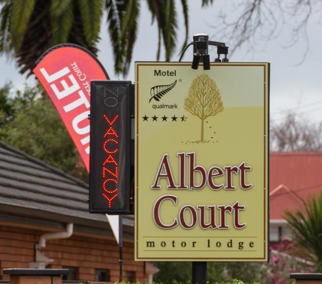 Hotel Albert Court Motor Lodge 1