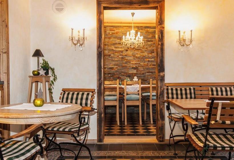 Hotel Landhaus Benediktenhof 11