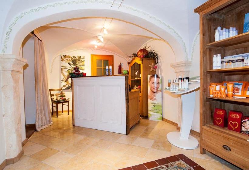 Hotel Landhaus Benediktenhof 13