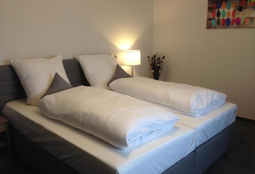 Tankbar S Hotelchen 8