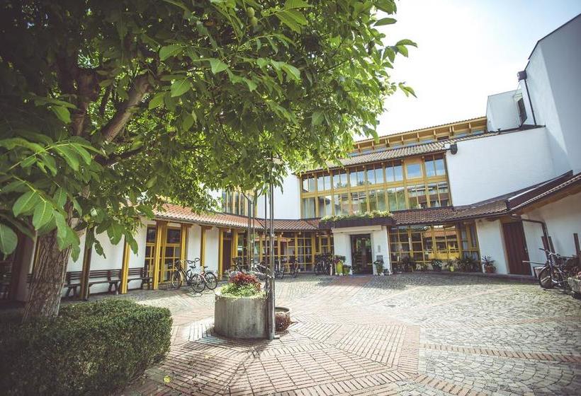 Hotel Und Appartementhof Waldeck 4