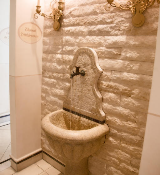 Thermenhotel Quellenhof 10