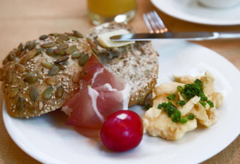 Thermenhotel Quellenhof 15