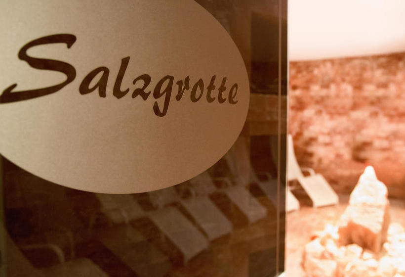 Thermenhotel Quellenhof 16