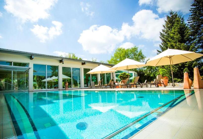 Thermenhotel Quellenhof 9