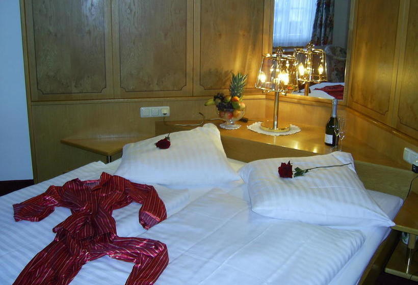 Hotel Gasthof Zum Weyssen Rössle 16