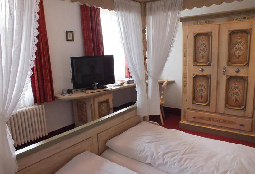 Hotel Gasthof Zum Weyssen Rössle 17