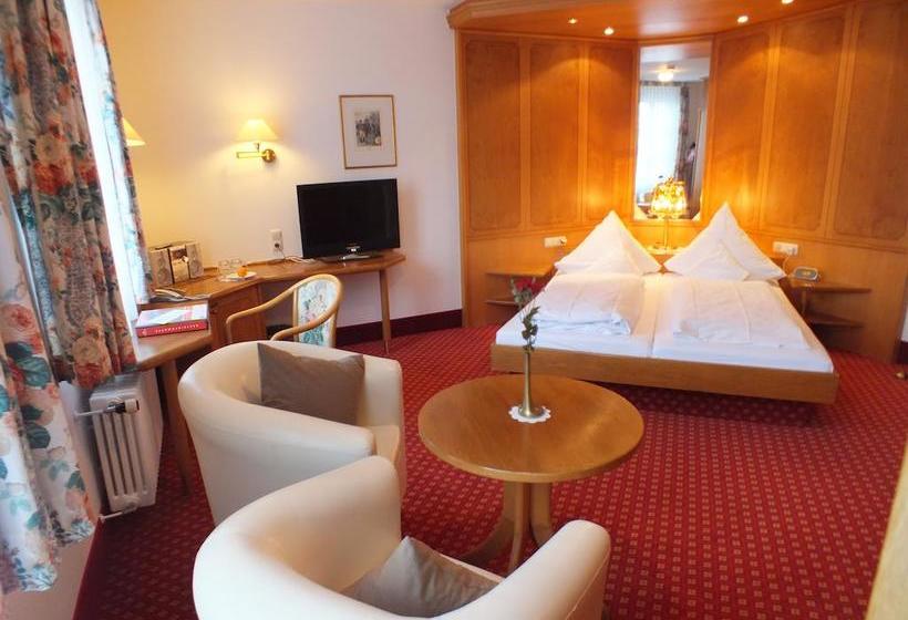 Hotel Gasthof Zum Weyssen Rössle 18