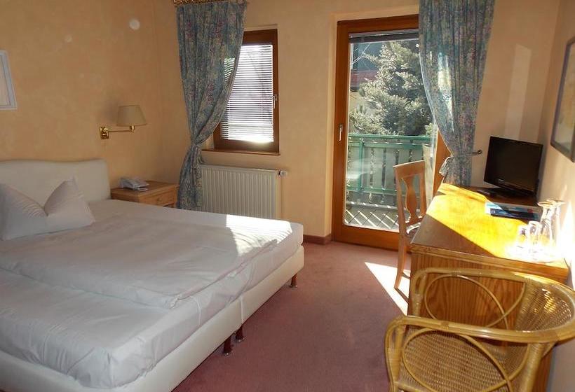 Gasthof Und Landhotel Zur Ausspanne 11