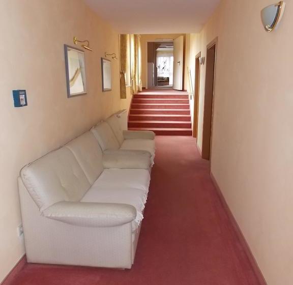 Gasthof Und Landhotel Zur Ausspanne 19