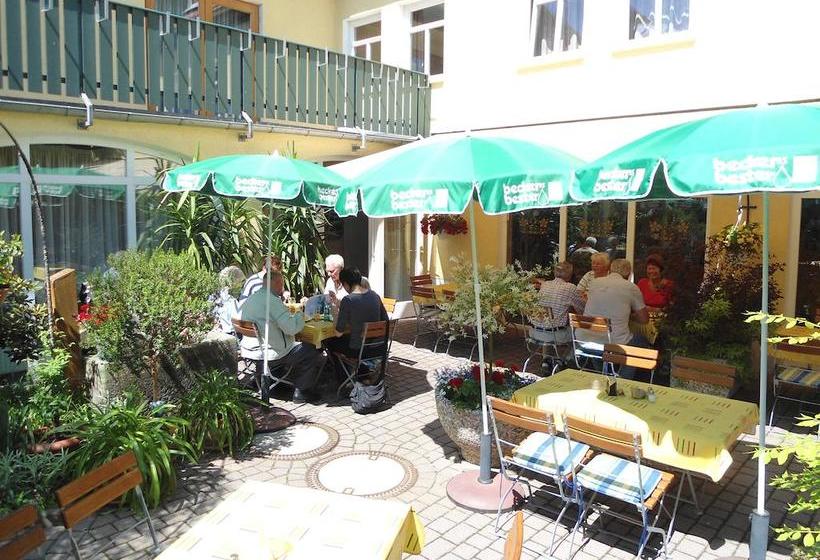 Gasthof Und Landhotel Zur Ausspanne 2