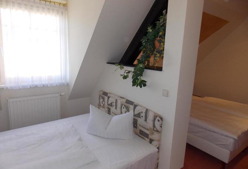 Gasthof Und Landhotel Zur Ausspanne 3