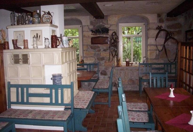 Gasthof Und Landhotel Zur Ausspanne 8