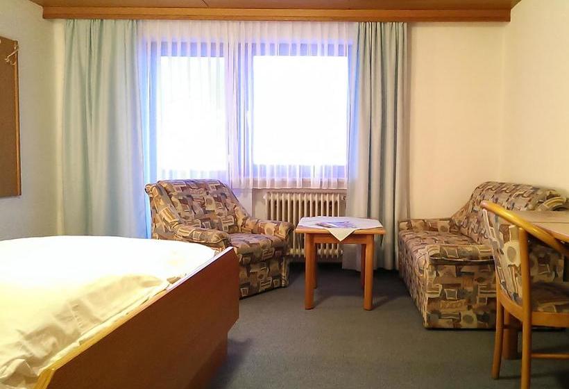 Hotel Pension Zur Linde 12