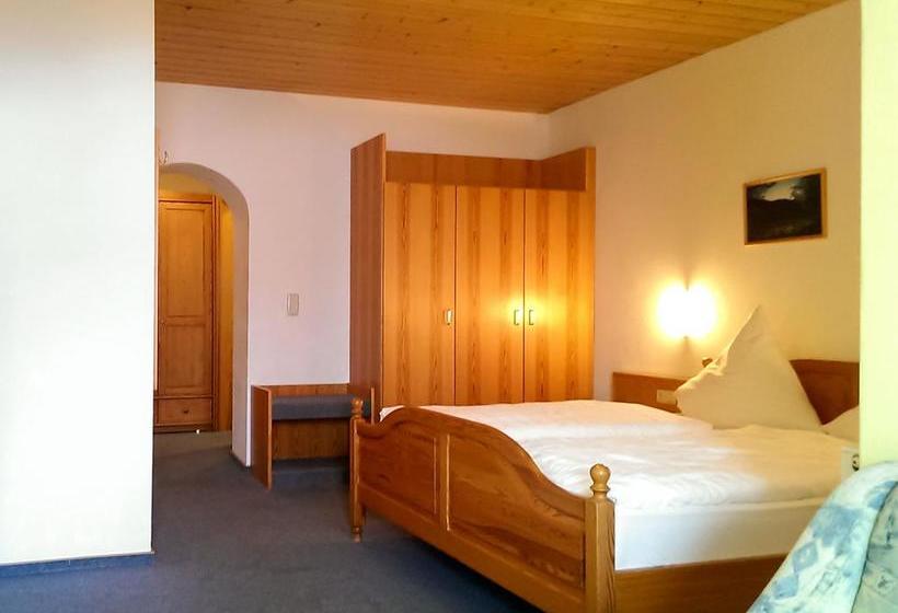 Hotel Pension Zur Linde 13