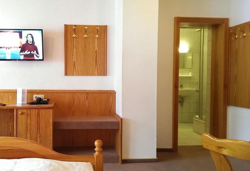 Hotel Pension Zur Linde 15