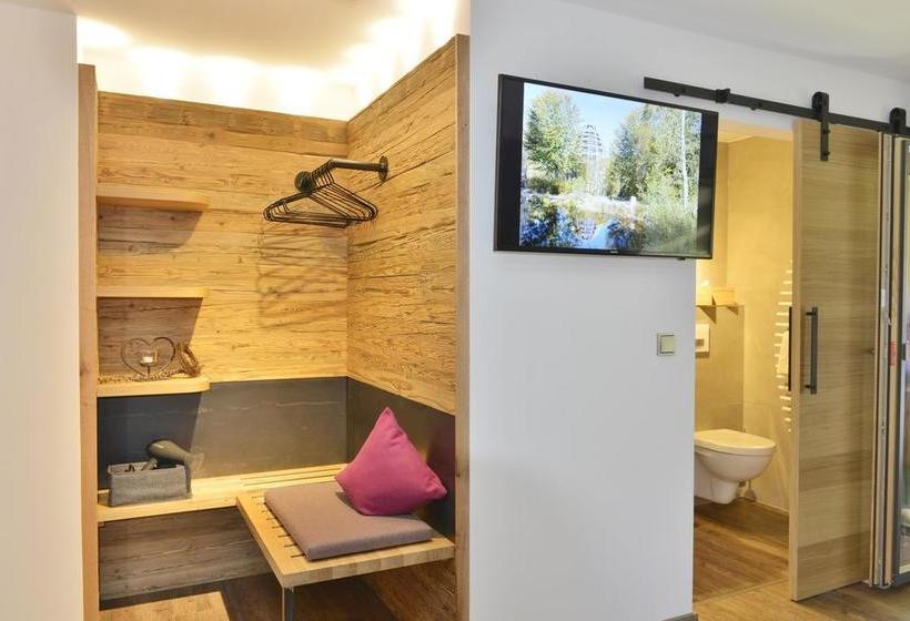 Hotel Pension Waldkristall 17