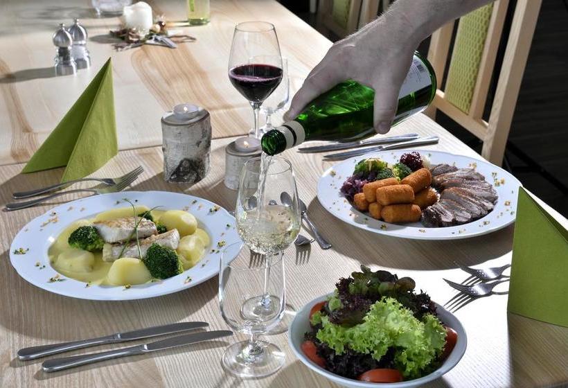 Hotel Pension Waldkristall 18