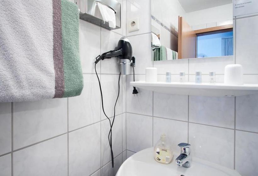 Hotel Zum Kreuzberg 10