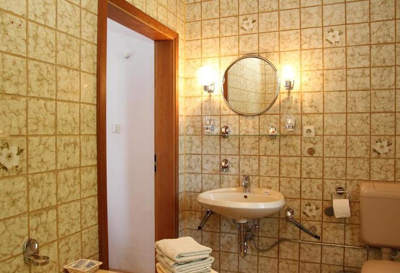 Bed & Breakfast Romanticpension Albrecht Since 1901 8