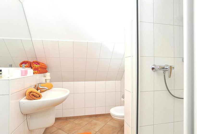 Hotel Und Restaurant Petit Robby 8