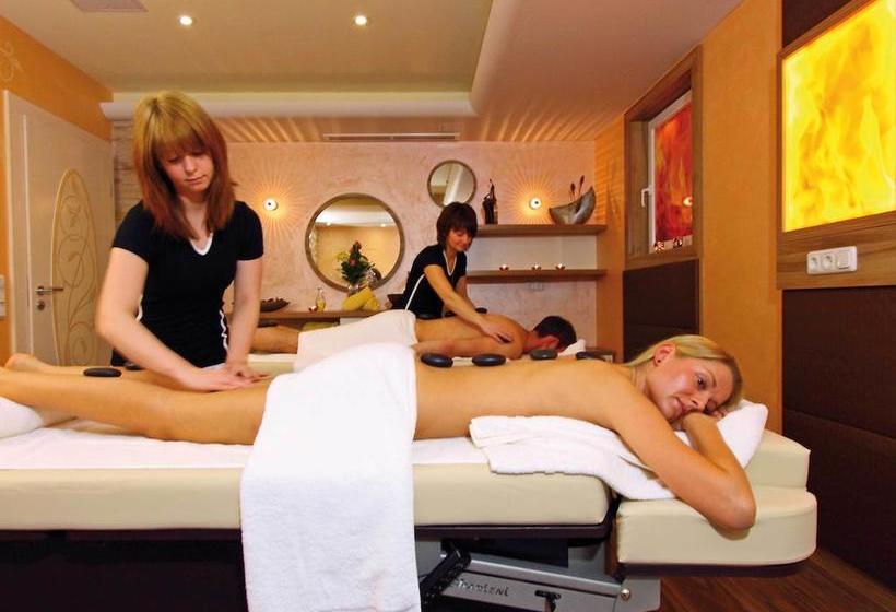 Kristall & Vitalhotel Bergknappenhof 14