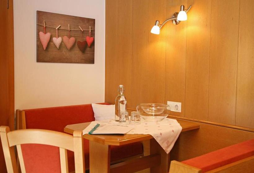 Hotel Beim Nuihausa 18