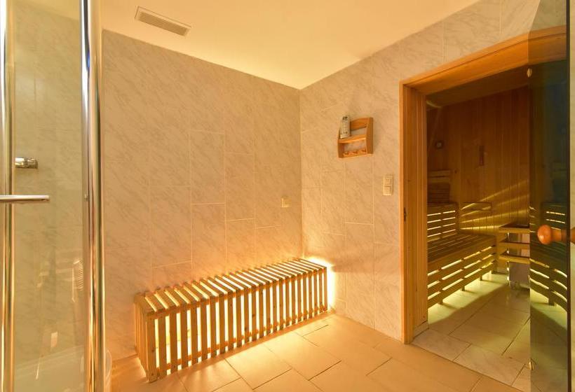 Hotel Gasthof Zur Krone 11