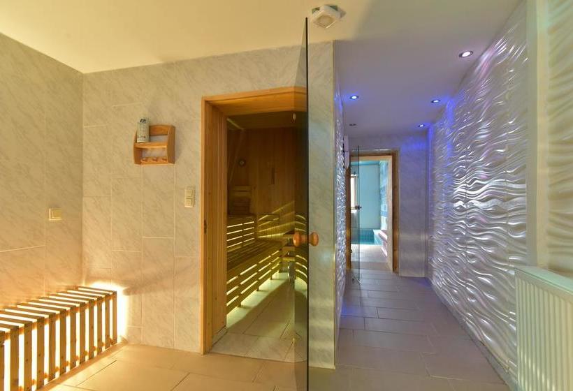 Hotel Gasthof Zur Krone 12