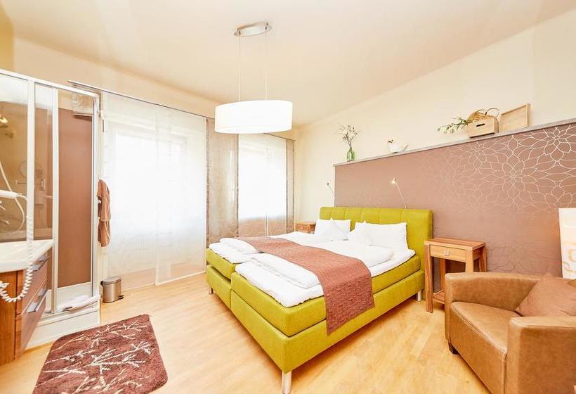 Hotel Gastund Weinhaus Burkard 13