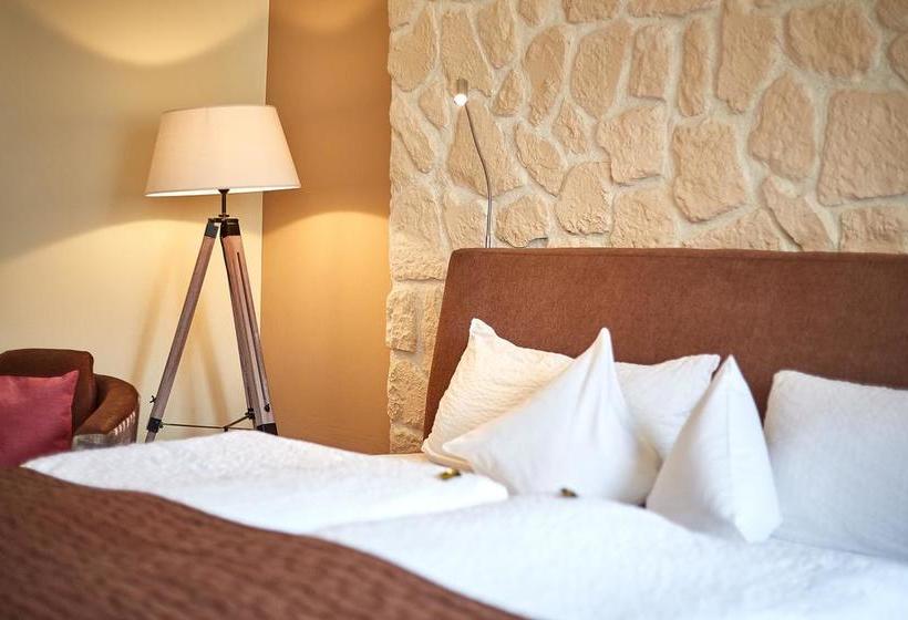 Hotel Gastund Weinhaus Burkard 4