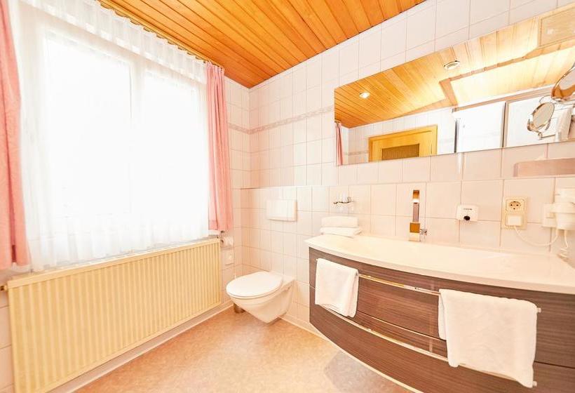 Hotel Gastund Weinhaus Burkard 5