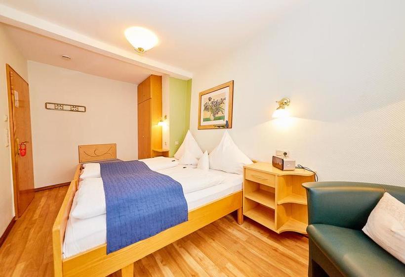 Hotel Gastund Weinhaus Burkard 9