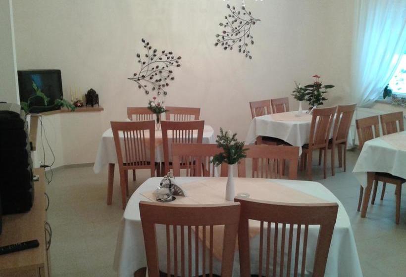 Hotel Pension Vesta 18