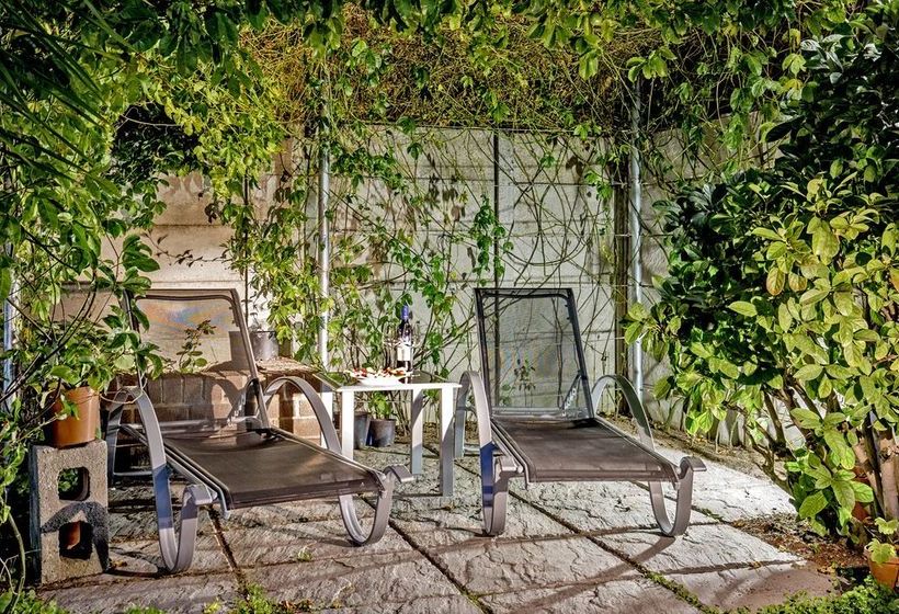 Cat's Eye Cottage 14