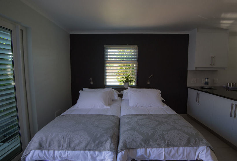 Cat's Eye Cottage 15