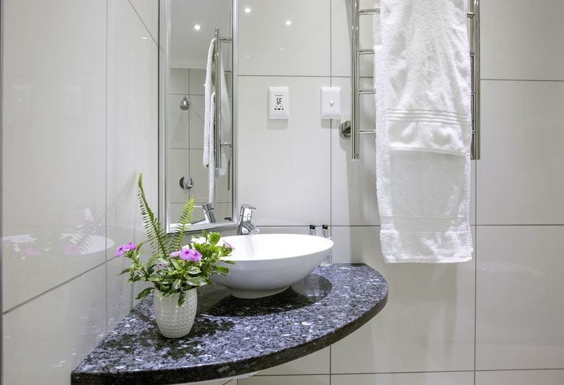 Cat's Eye Cottage 18