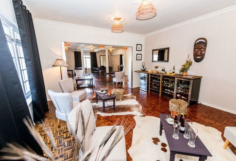 Pension Le Petit Chateau Guest House