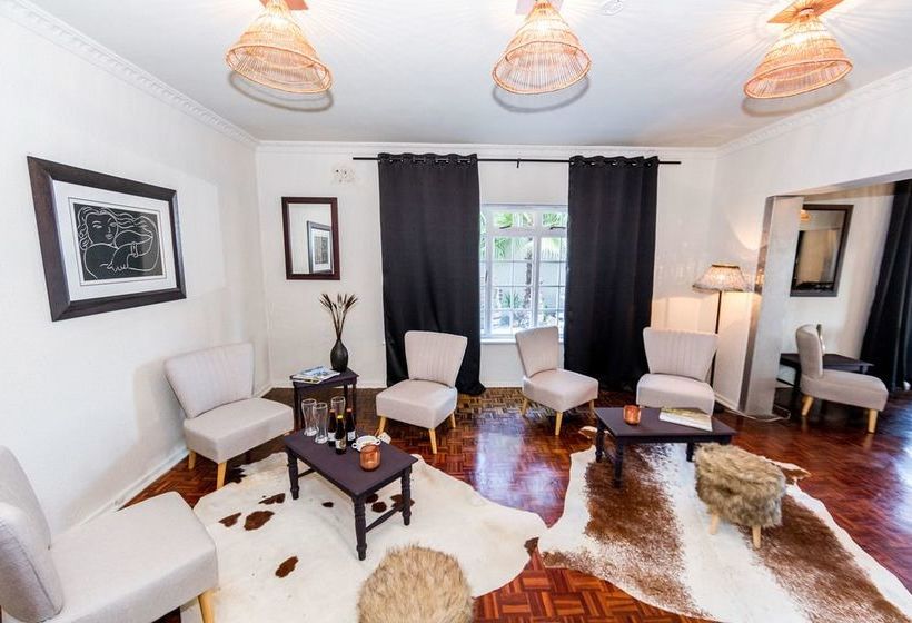 Pensión Le Petit Chateau Guest House 1