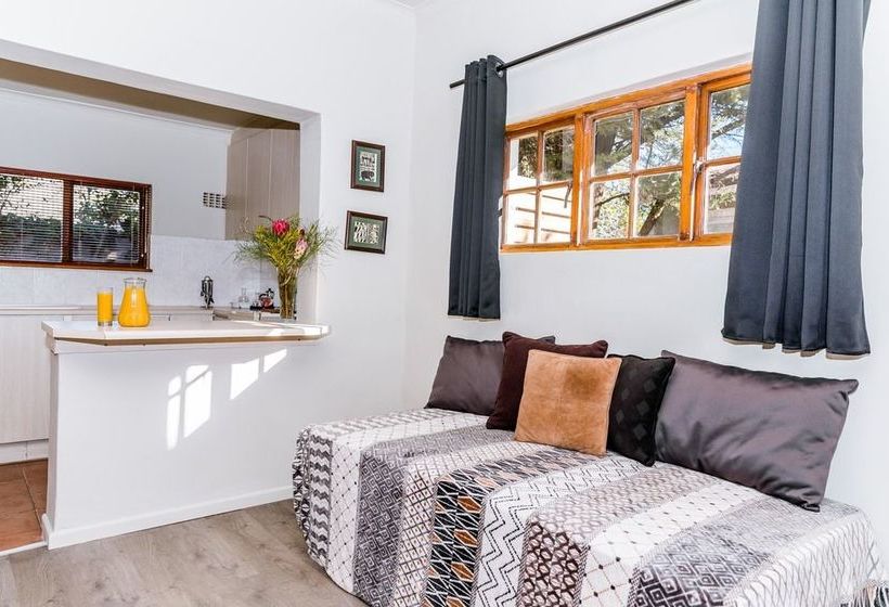 Pensión Le Petit Chateau Guest House 3