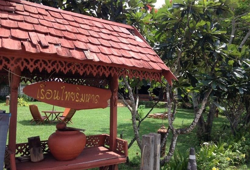 Hotel Ruen Thai Rim Haad Ranong