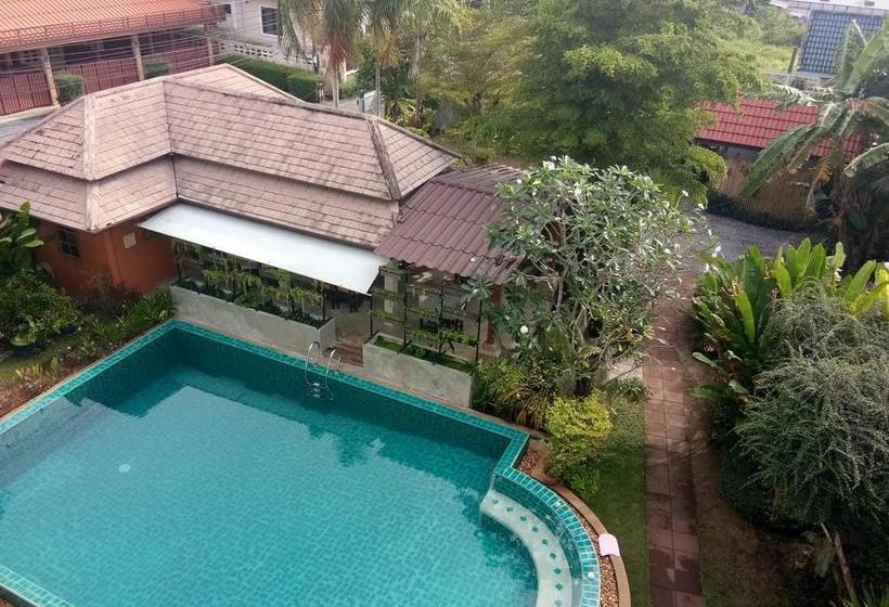 Hotel Monaburi Boutique Resort