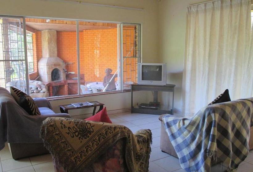 Hostel Old Vic Travellers Inn 1