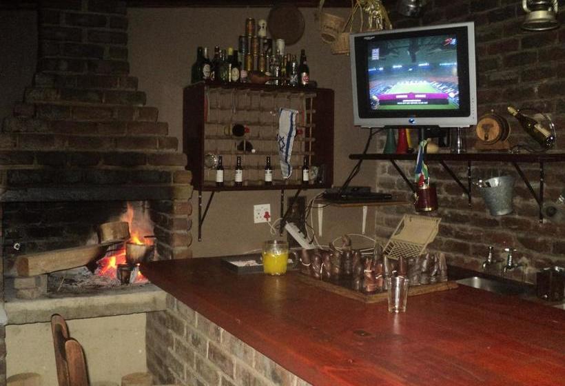 Hostel Old Vic Travellers Inn 14