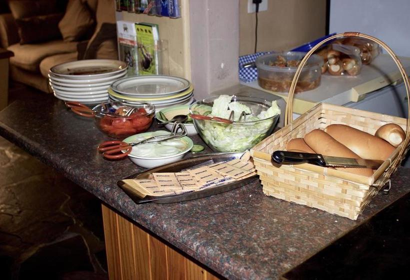 Hostel Old Vic Travellers Inn 19