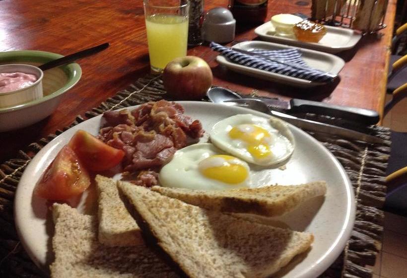 Hostel Old Vic Travellers Inn 2