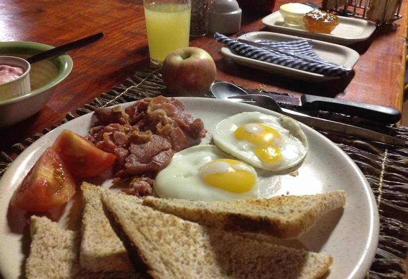 Hostel Old Vic Travellers Inn 3