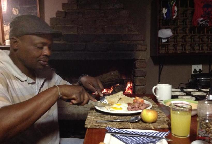 Hostel Old Vic Travellers Inn 4