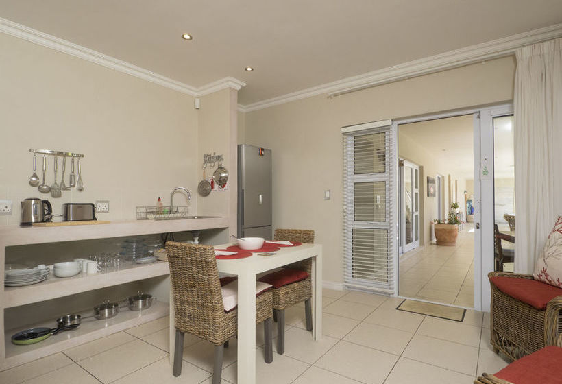 Pension Bahari Beach House 9